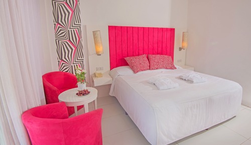 Habitación con 1 cama doble o 2 individuales, mirando al mar