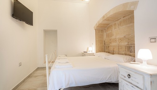 Habitación básica, sin ventanas
