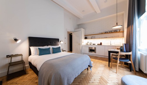 West Wing, studio apartment 17