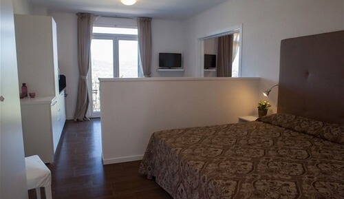 Apartamento superior, 2 habitaciones, 2 baños, vistas a la colina