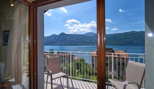 Habitación superior, balcón, junto al lago