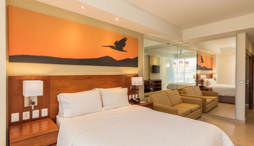 Habitación, 1 cama de matrimonio con sofá cama, frigorífico, vistas al mar