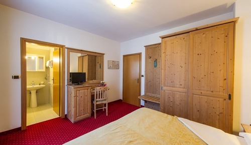 Habitación clásica con 1 cama doble o 2 individuales