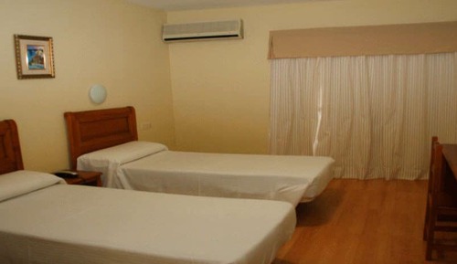 Habitación con 2 camas individuales
