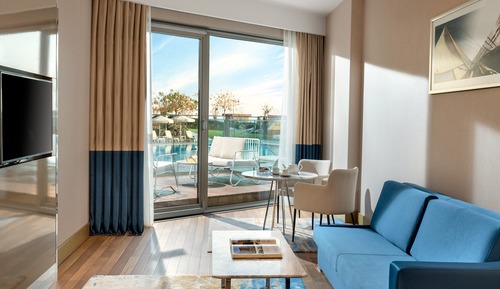 Suite junior, 1 cama de matrimonio grande, acceso a la piscina