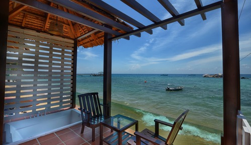 Villa, vistas a la playa, frente a la playa