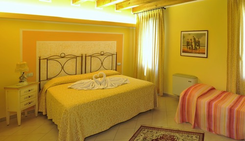 Habitación triple (Matrimonial Bed plus Extra Bed)