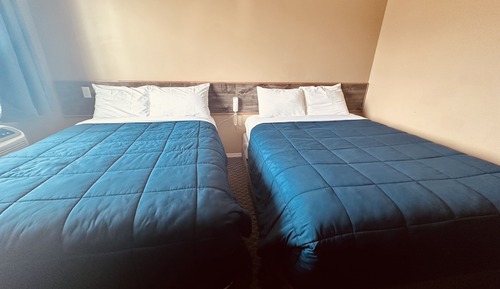 Habitación, varias camas