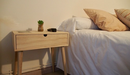 Habitación doble, baño privado (abuhardillada)
