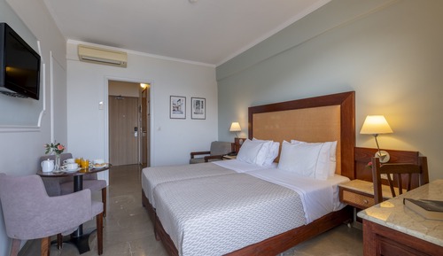 Habitación con 1 cama doble o 2 individuales, balcón, vistas al jardín