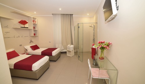 Habitación de diseño con 1 cama doble o 2 individuales, accesible para personas con discapacidad