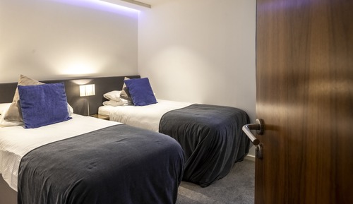 Apartamento de lujo, 2 habitaciones, vistas al puerto deportivo