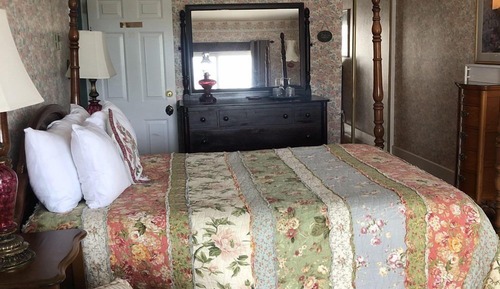 Deluxe Room, 1 Queen Bed, Garden View