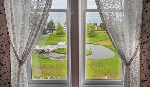 Premier Room, Fireplace, Bay View