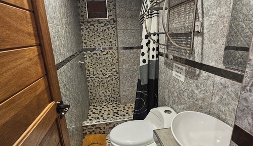 Apartamento familiar, varias camas, patio, vistas al río