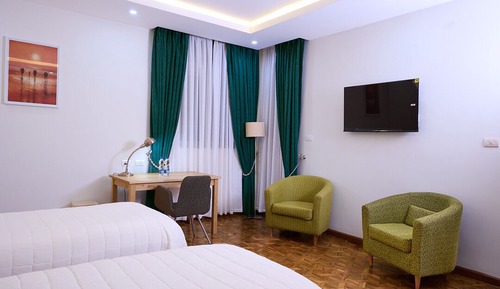 Habitación estándar con 2 camas individuales, balcón, vistas a la montaña