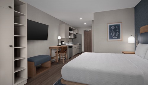 Studio, 1 King Bed (Kitchen)
