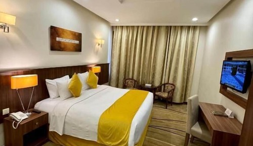 Habitación básica con 1 cama doble o 2 individuales, vistas a la colina