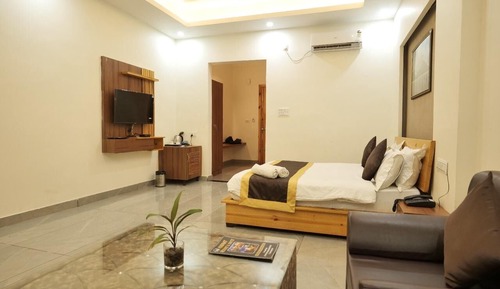 Room, City View