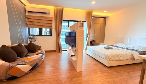 Estudio superior, 1 cama de matrimonio, balcón, vistas a la ciudad