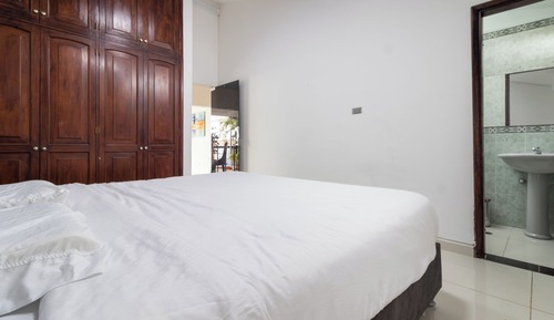 Suite básica, vistas al patio