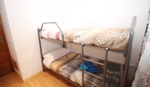 Habitación con 1 cama doble o 2 individuales, baño privado
