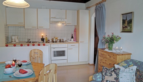 Apartamento clásico, balcón, vistas a la montaña