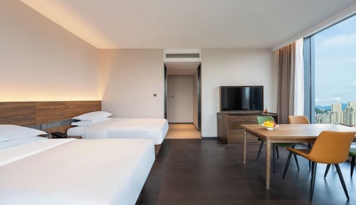 Habitación superior con 2 camas individuales, vistas a la ciudad