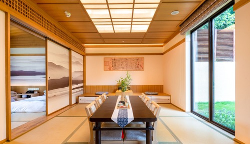 Casa adosada de estilo japonés, en la zona del jardín