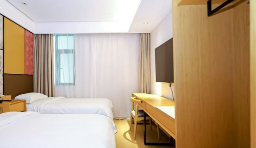 Habitación básica con 2 camas individuales