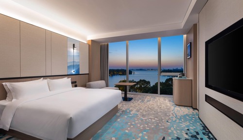 Room, 1 King Bed, Non Smoking, Lake View