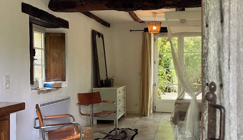 Habitación con 1 cama doble o 2 individuales, patio, vistas a la piscina