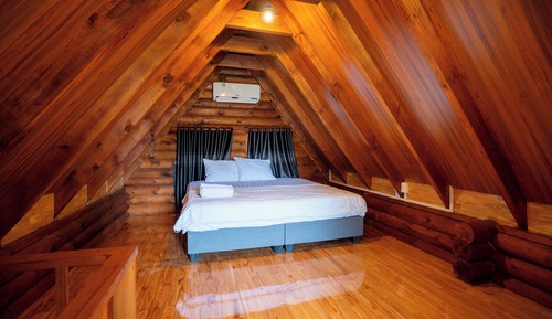 Chalet de diseño, 1 cama de matrimonio, bañera, vistas a la piscina