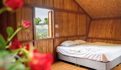 Chalet, vistas al jardín