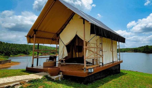 Tienda, vistas al lago