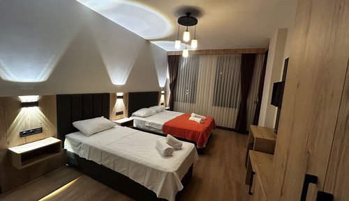 Habitación triple, balcón, vistas a la montaña