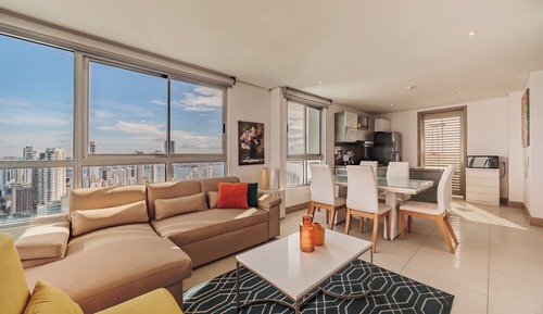 Apartamento de lujo, balcón, vistas a la playa