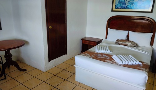 Habitación básica doble, vistas al lago