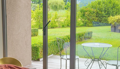Suite, Lake View