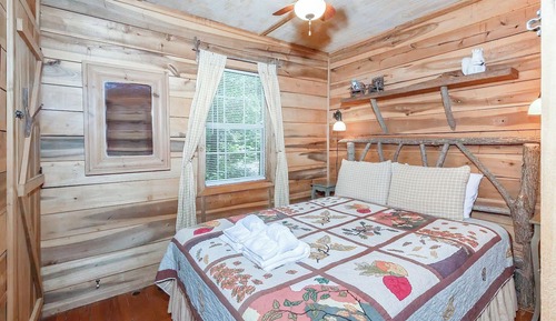 Cabin, 2 Bedrooms, Pets Allowed