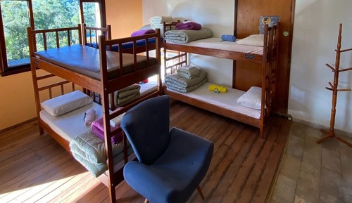 Dormitorio compartido, vistas a la montaña