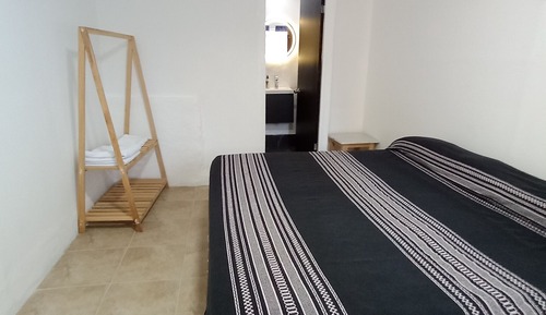 Habitación con 1 cama doble o 2 individuales, vistas al jardín