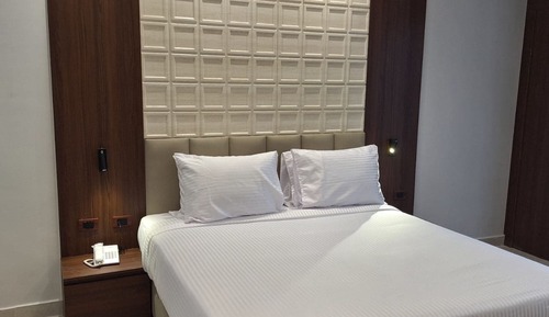 Junior Suite, 3 Bedrooms, Shared Bathroom