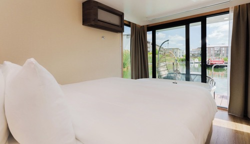 Suite superior, vistas al puerto deportivo