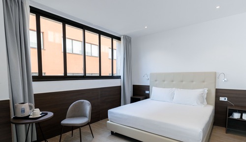 Habitación básica con 1 cama doble o 2 individuales