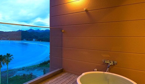 Habitación estándar con 2 camas individuales, balcón, vistas a la playa