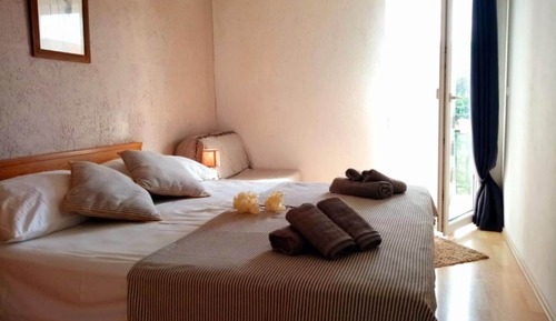 Apartamento (One Bedroom Apartment with Balcony an)