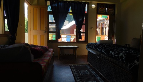 Jamvant family room