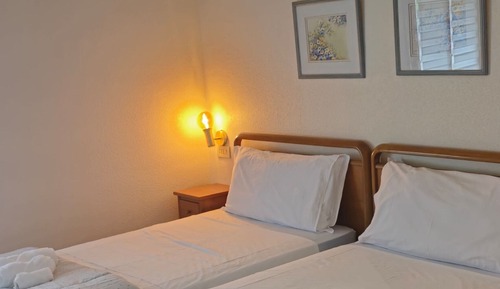 Habitación Confort con 1 cama doble o 2 individuales, balcón, vistas parciales al mar