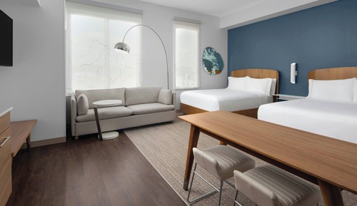 Habitación, varias camas, vistas al río